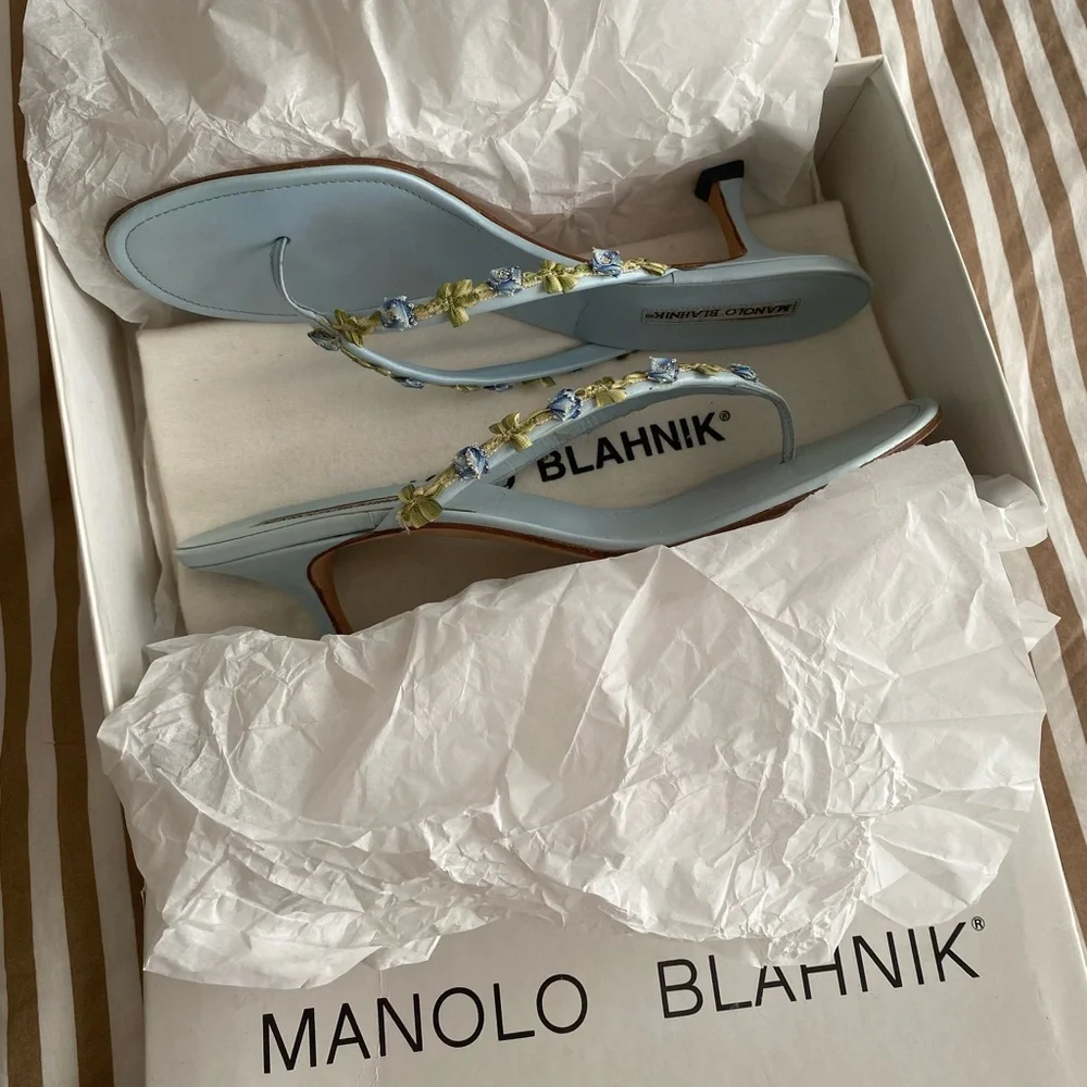 Vintage Manolo Blahnik Blue floral thong sandal heels - Picture 3 of 9